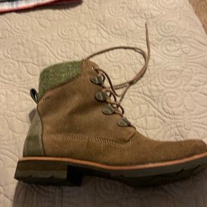 COPY - LL Bean suede boots, like new condition